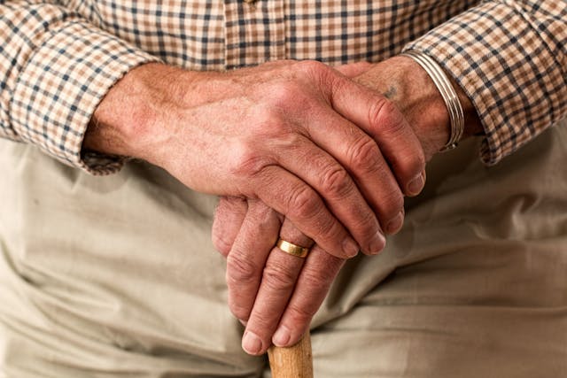 Parkinson, nuova scoperta: l’iperattivazione dei neuroni della dopamina causa la loro morte