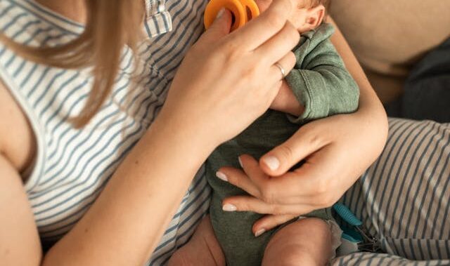 ROMA, NUOVI SPAZI PER L'ALLATTAMENTO E LA CURA DEI NEONATI NEGLI UFFICI COMUNALI APERTI AL PUBBLICO